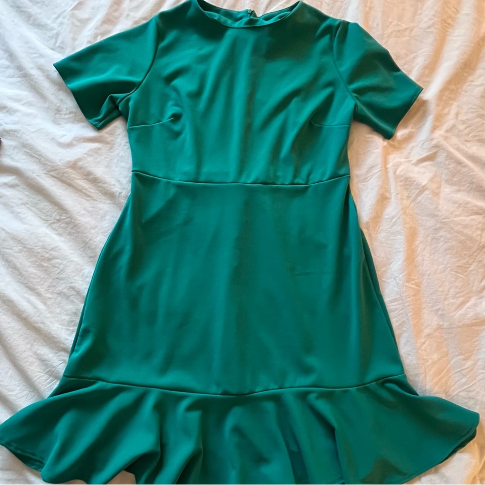 2HEARTS Kelly Green Dress with Flounce Hem (Discounted Shipping🚚)